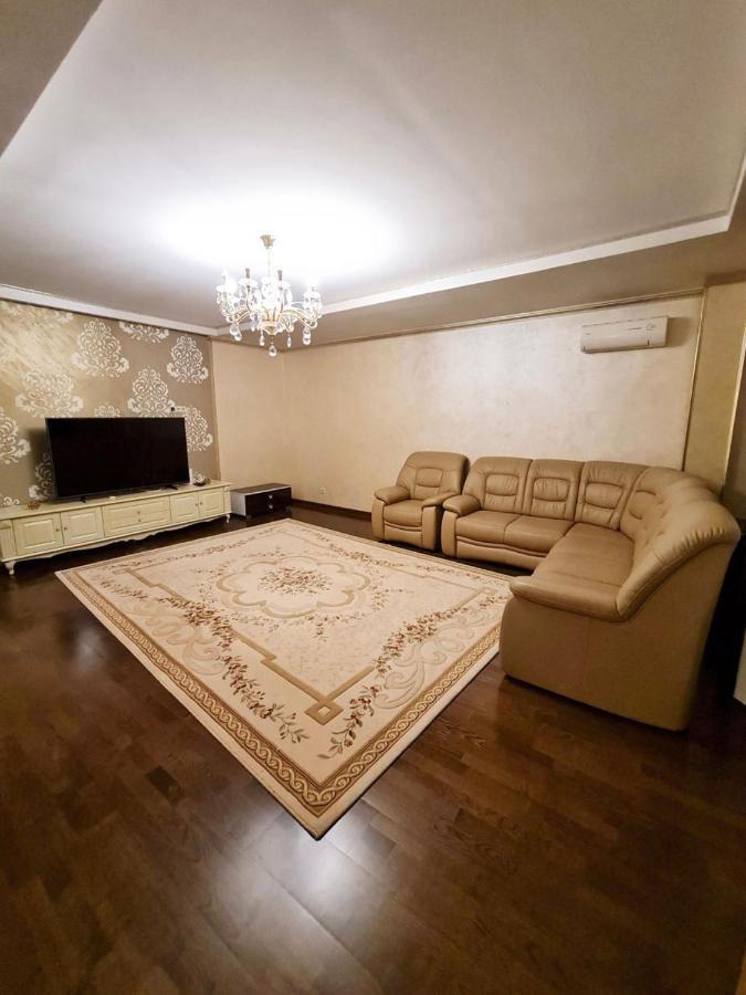Cathedral Park And Pedestrian Zone Ultracentral Cozy Apartment In Chisinau Exterior photo